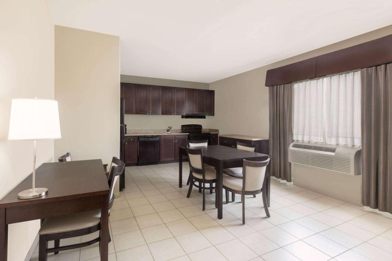 Baymont By Wyndham Columbus Exterior foto