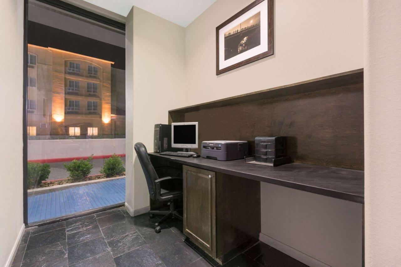 Baymont By Wyndham Columbus Exterior foto
