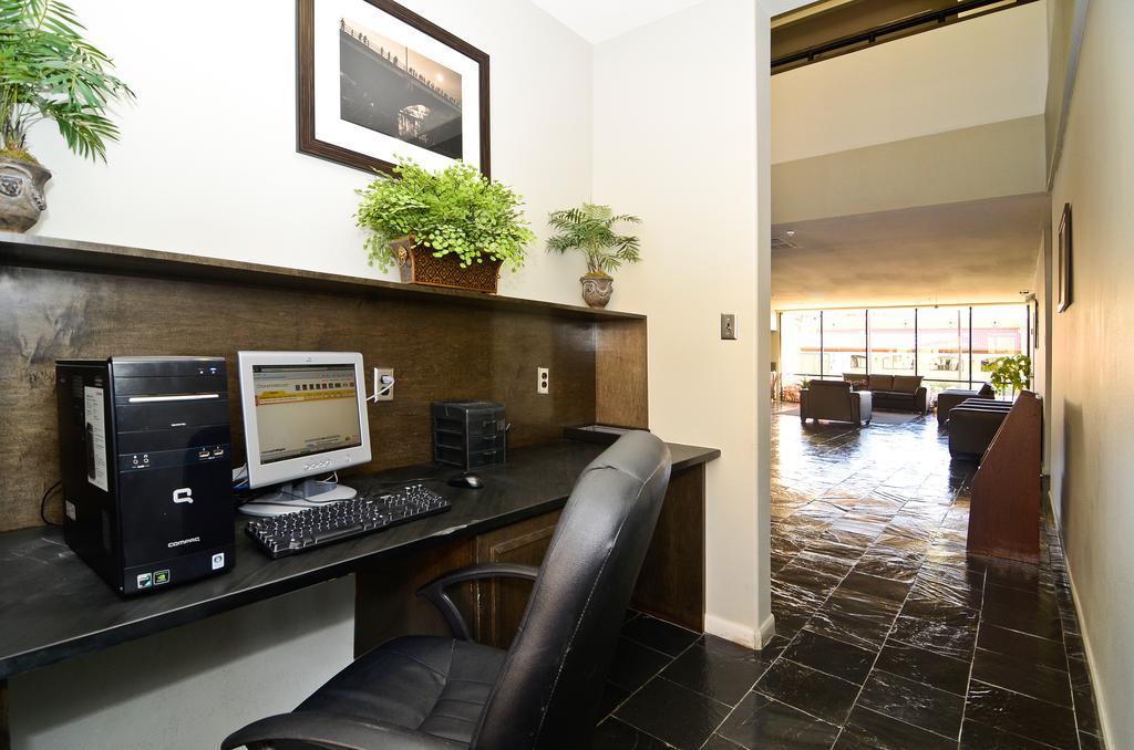 Baymont By Wyndham Columbus Exterior foto