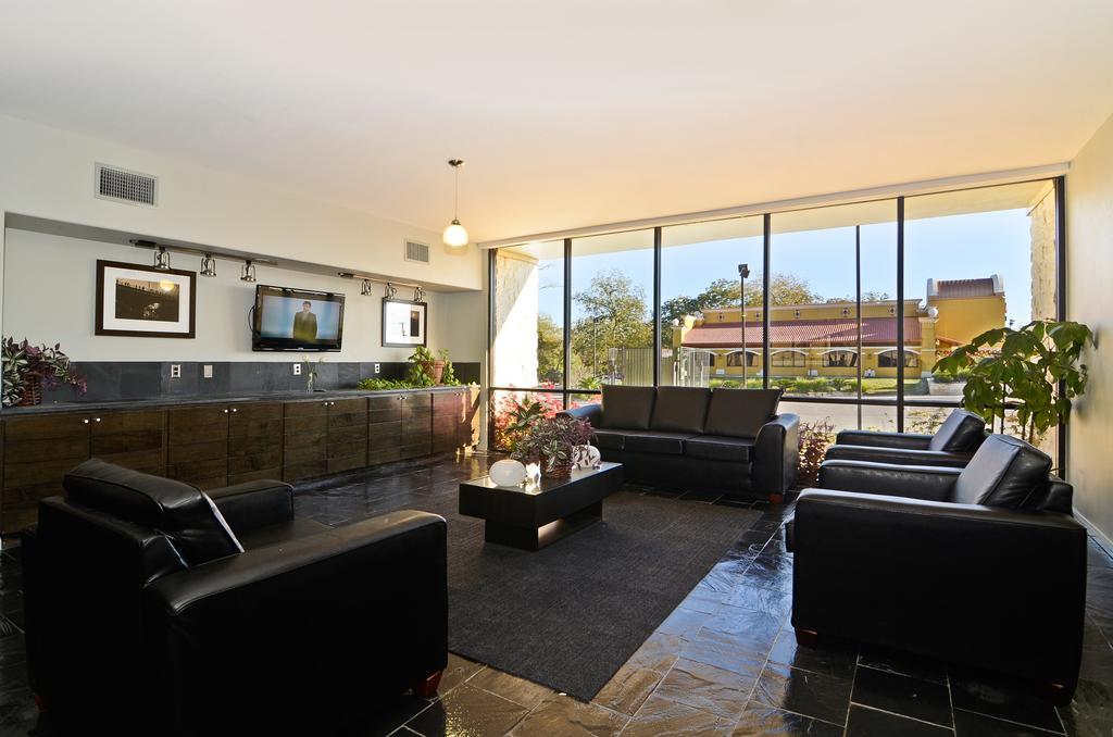 Baymont By Wyndham Columbus Exterior foto