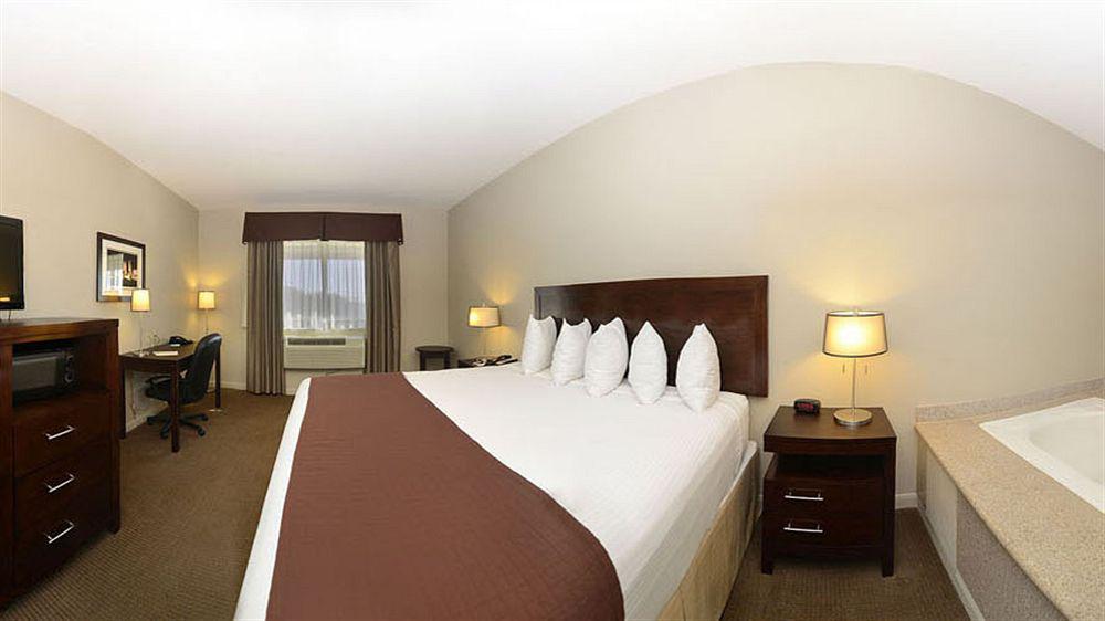Baymont By Wyndham Columbus Exterior foto