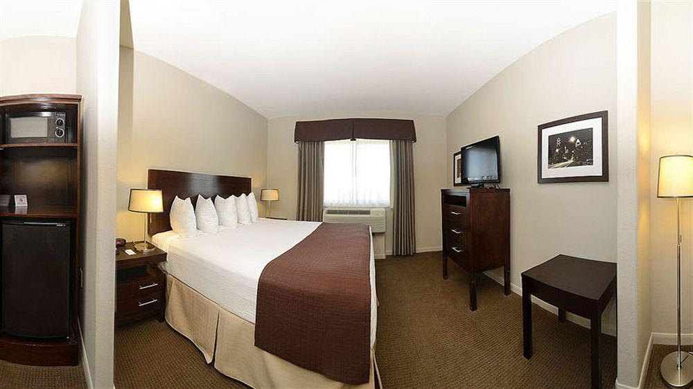 Baymont By Wyndham Columbus Exterior foto